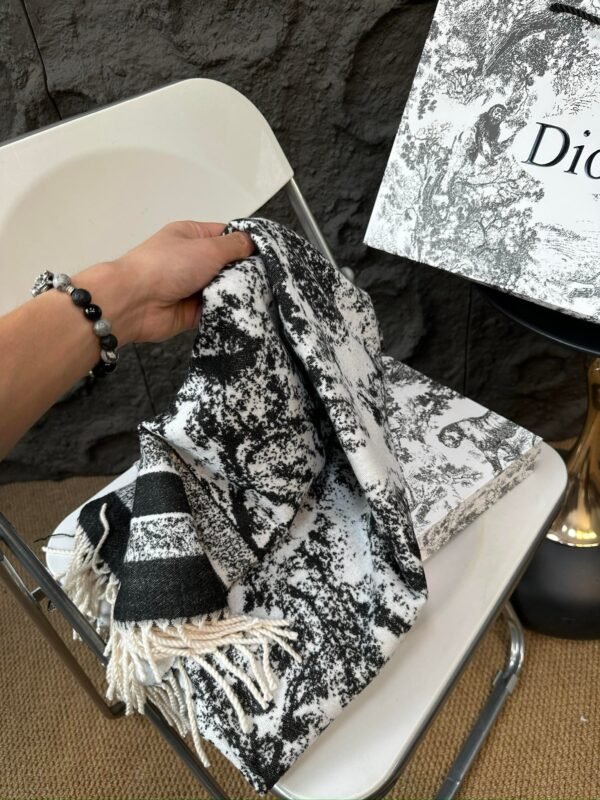DIOR Autumn and Winter Scarf