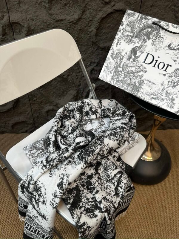 DIOR Autumn and Winter Scarf