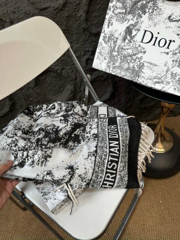 DIOR Autumn and Winter Scarf