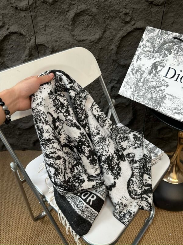 DIOR Autumn and Winter Scarf