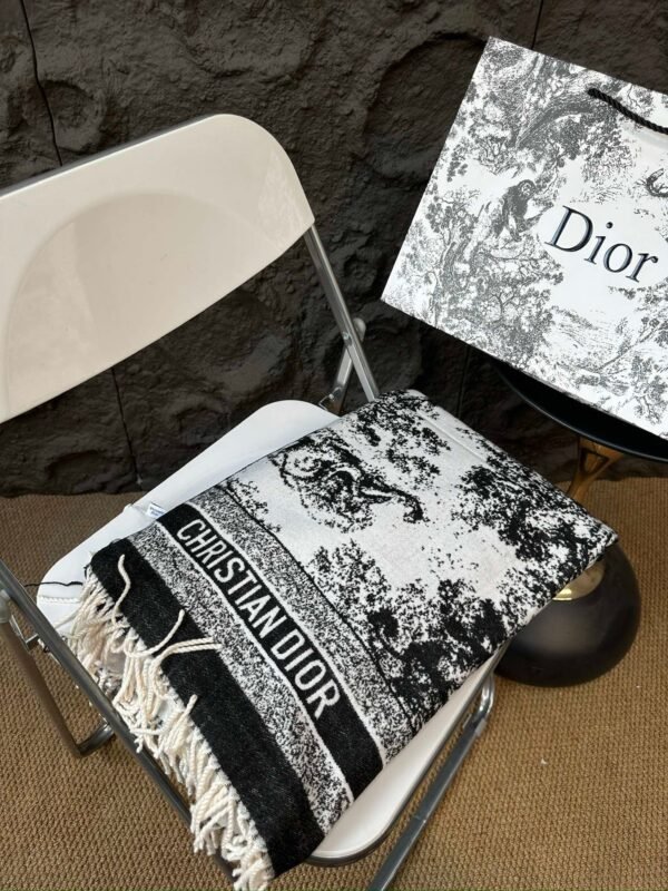 DIOR Autumn and Winter Scarf