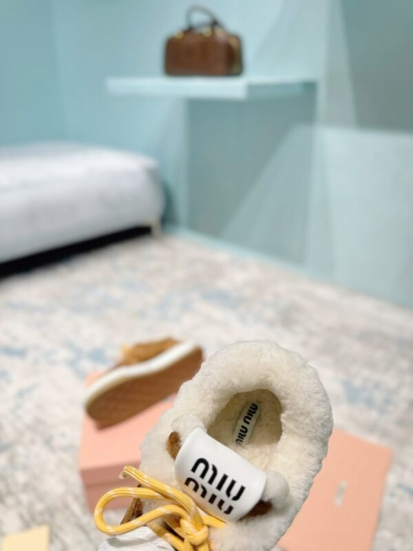 miumiu original cowhide upper wool lining high-end shoes
