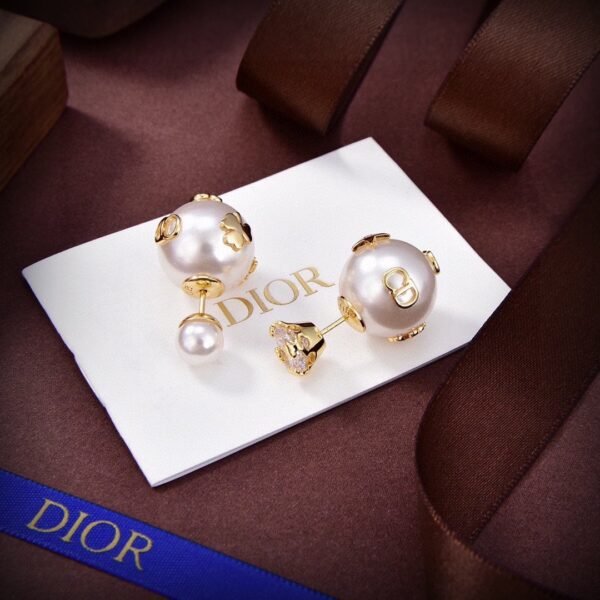 DIOR Pearl Earrings