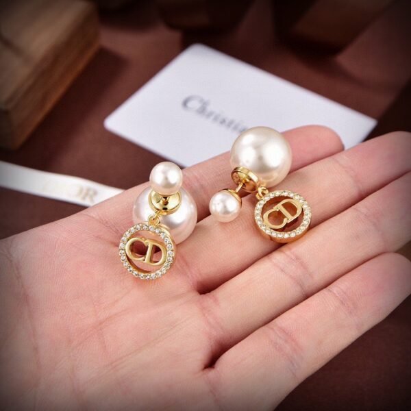 DIOR Golden letter JADIOR earring