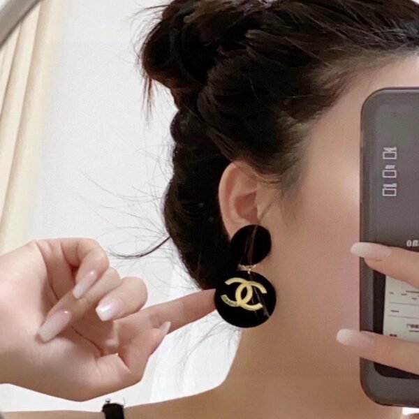 CHANEL Letter Double C Autumn/Winter Plush Earstuds