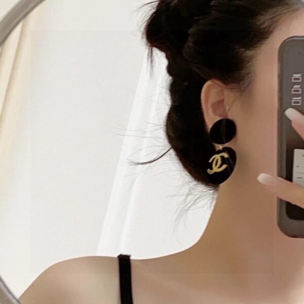 CHANEL Letter Double C Autumn/Winter Plush Earstuds