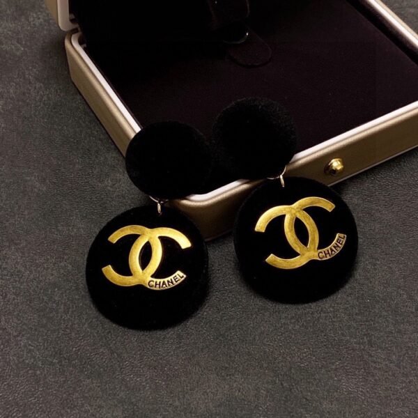 CHANEL Letter Double C Autumn/Winter Plush Earstuds