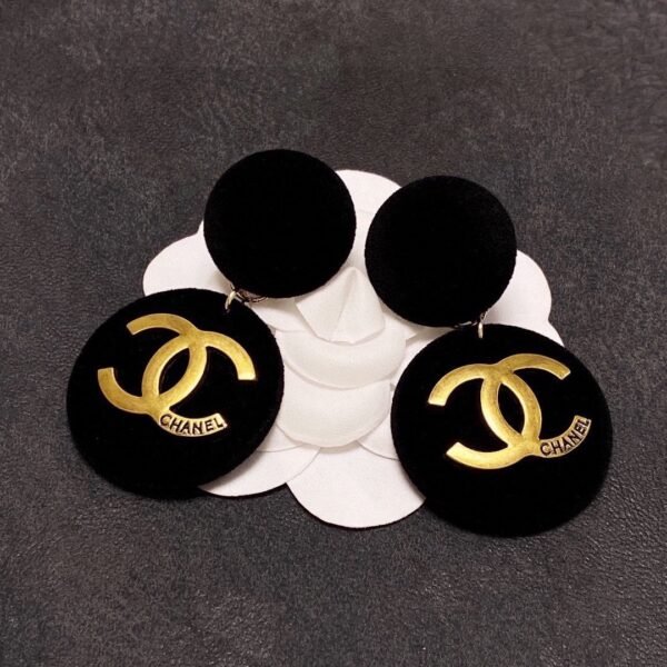 CHANEL Letter Double C Autumn/Winter Plush Earstuds