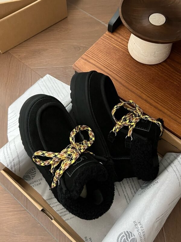 UGG autumn and winter new products increase the height of the thick bottom lace-up short boots lining wool material