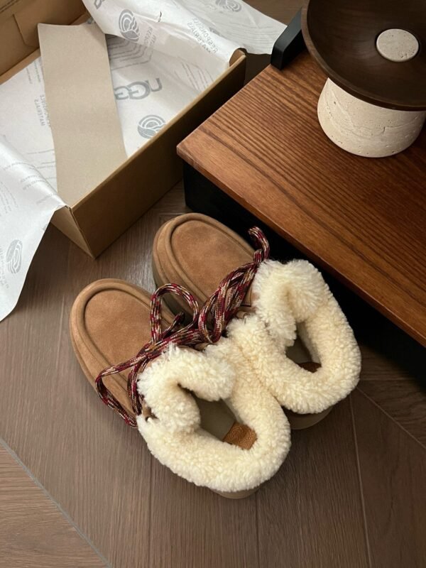 UGG autumn and winter new products increase the height of the thick bottom lace-up short boots lining wool material