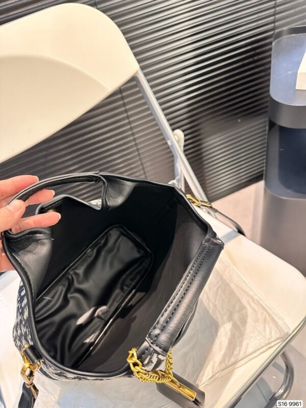 DIOR Bucket Bag
