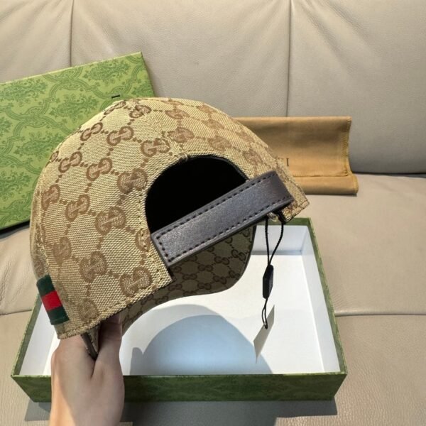 Louis Vuitton original single embroidered baseball cap