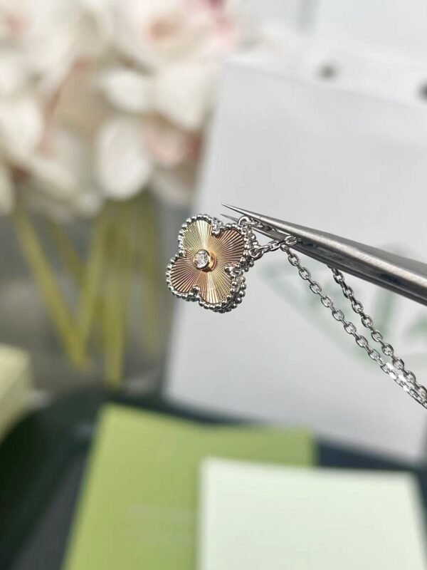 Van Cleef & Arpels Single Diamond Carved Clover Necklace