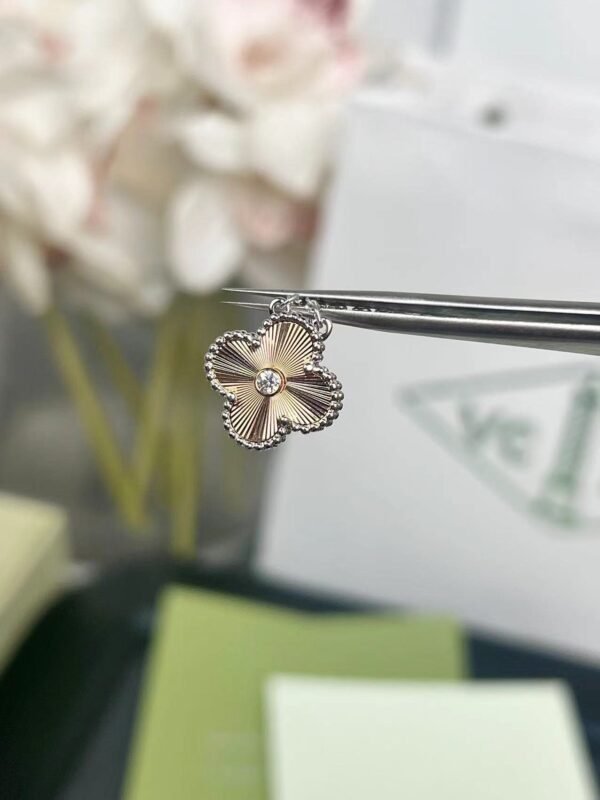 Van Cleef & Arpels Single Diamond Carved Clover Necklace