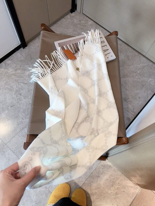 GUCCI New scarf