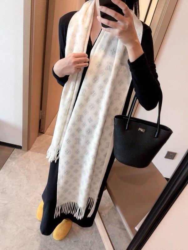 Louis Vuitton New scarf 40×180