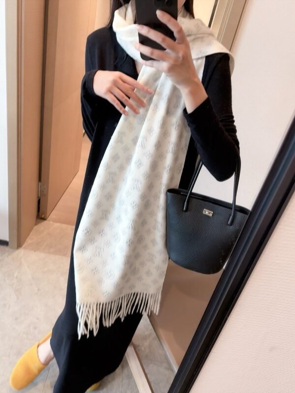 Louis Vuitton New scarf 40×180