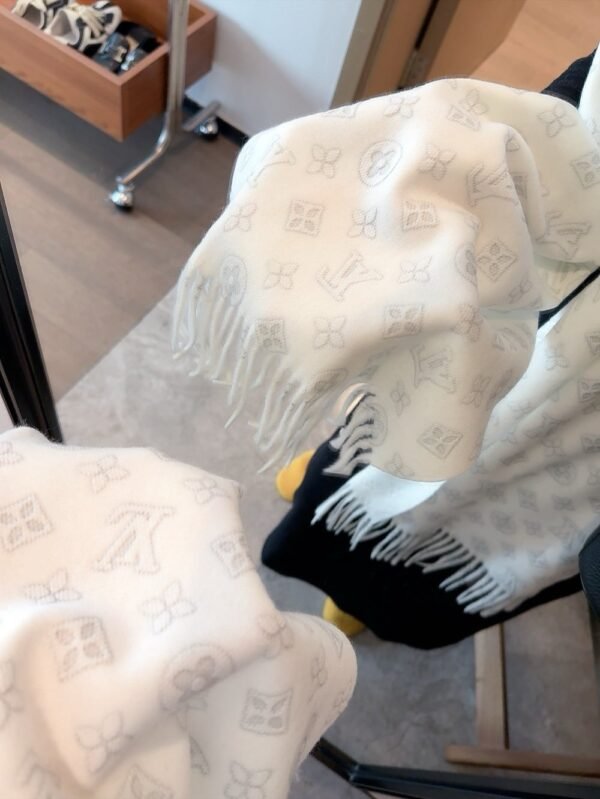 Louis Vuitton New scarf 40×180