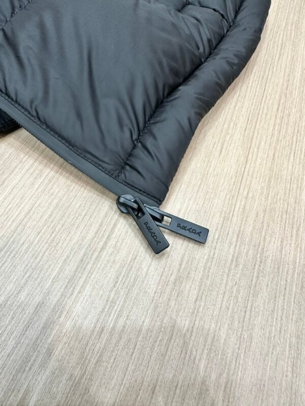 PRADA Autumn and winter new down jacket original 1:1 Premium Made of top grade 95% duck down, super soft M-XXXL