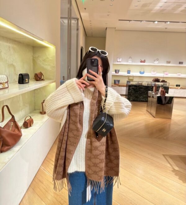 CELINE 100% cashmere scarf Official website version