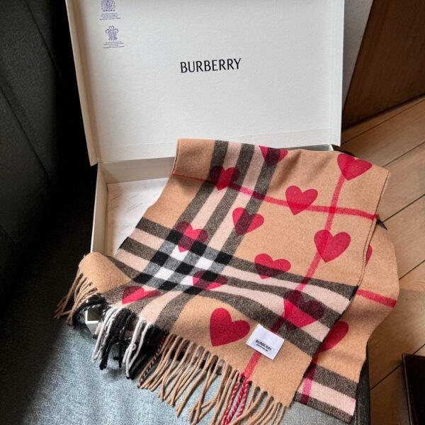 Burberry scarf Classic cashmere♥️heart 30x168cm 100% wool blend