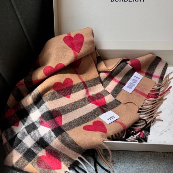 Burberry scarf Classic cashmere♥️heart 30x168cm 100% wool blend