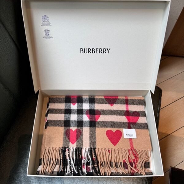 Burberry scarf Classic cashmere♥️heart 30x168cm 100% wool blend