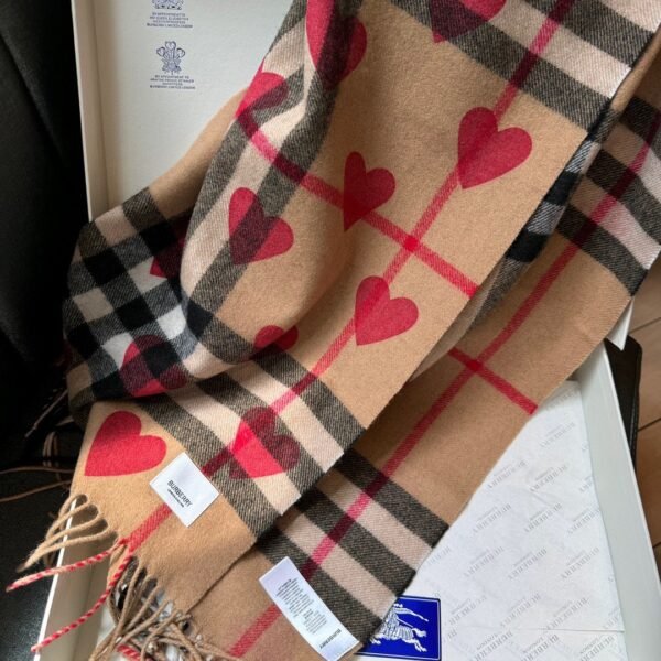 Burberry scarf Classic cashmere♥️heart 30x168cm 100% wool blend