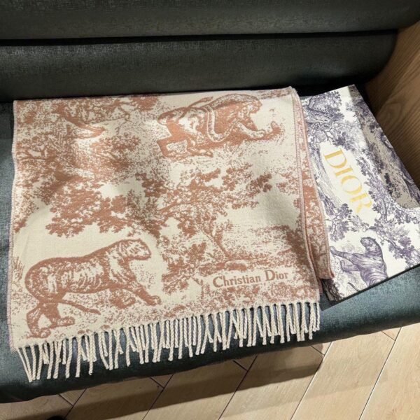 DIOR 59% cashmere, 41% wool   Christian Dior scarf
