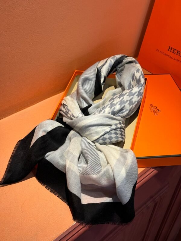 Hermès cashmere scarf 100% selected pure cashmere Official website 1:1 version, high-end scarf 110X200CM