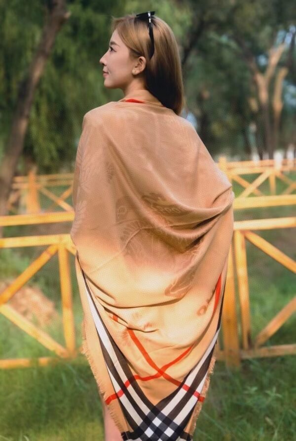 Burberry Classic camel square scarf advanced version 200 high-end square scarf 140X140cm
