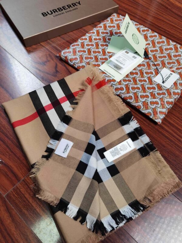 Burberry Classic camel square scarf advanced version 200 high-end square scarf 140X140cm