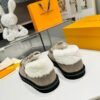 Louis Vuitton new autumn and winter Birkenstocks have a high-end wool lining