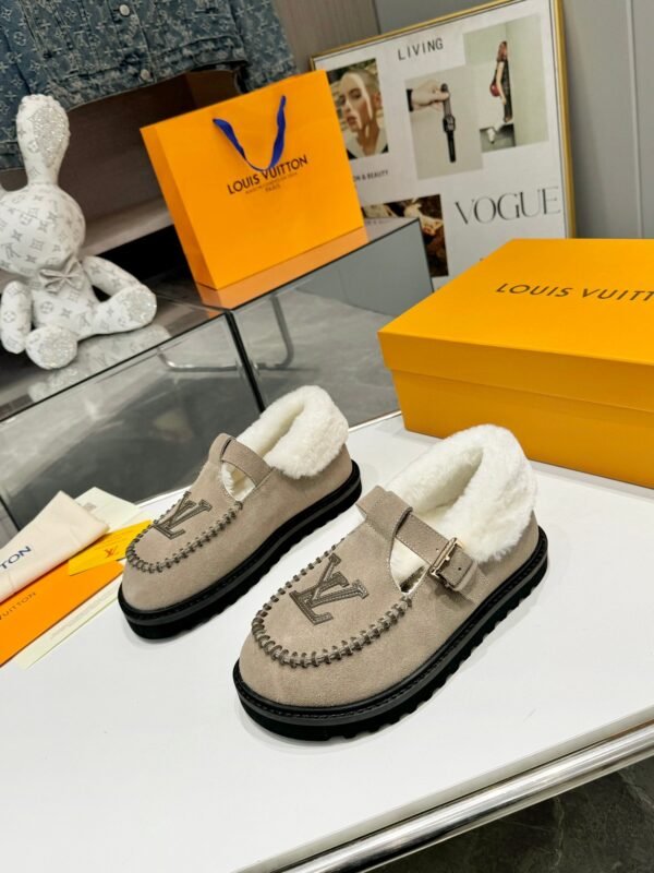 Louis Vuitton new autumn and winter Birkenstocks have a high-end wool lining