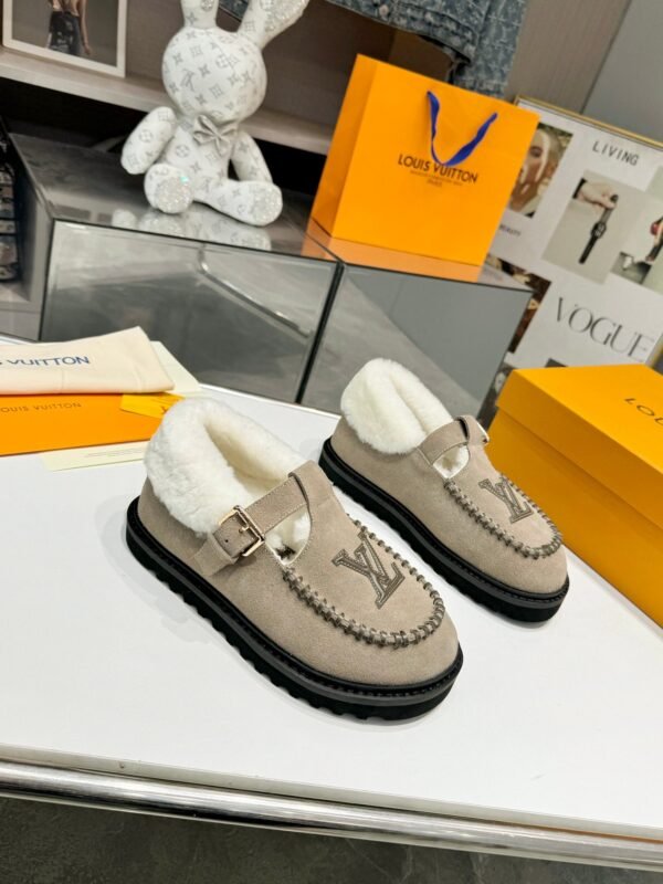 Louis Vuitton new autumn and winter Birkenstocks have a high-end wool lining