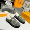 Louis Vuitton new autumn and winter Birkenstocks have a high-end wool lining