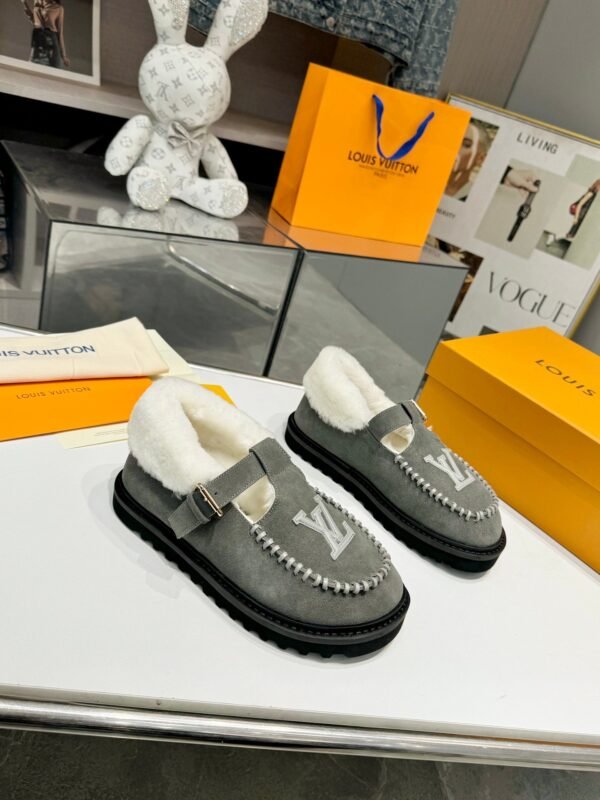 Louis Vuitton new autumn and winter Birkenstocks have a high-end wool lining
