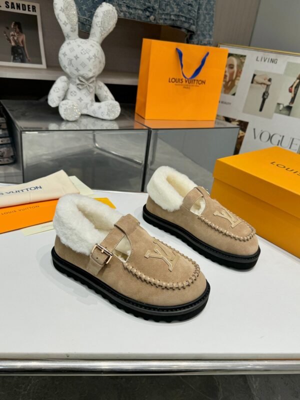 Louis Vuitton new autumn and winter Birkenstocks have a high-end wool lining