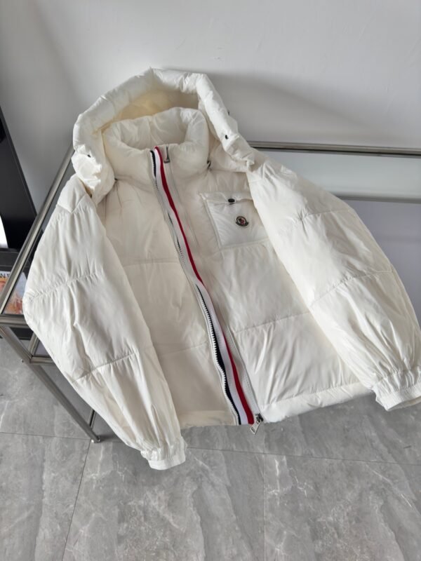 Moncler Solid color hooded short warm down jacket