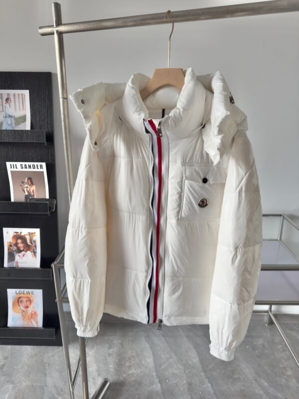 Moncler Solid color hooded short warm down jacket