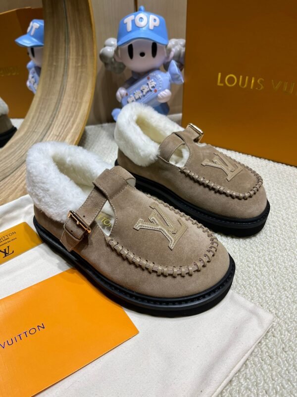 Louis Vuitton new autumn and winter Birkenstocks have a high-end wool lining