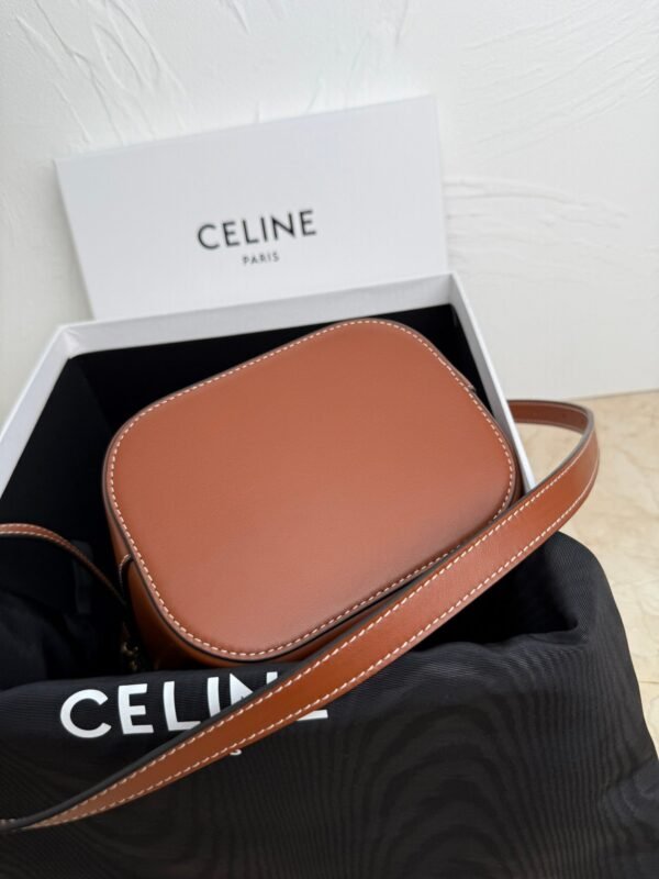 Celine Small Smooth Cowhide Leather Handbag Cowhide Material Premium Edition Bag Size: 16x19x12cm
