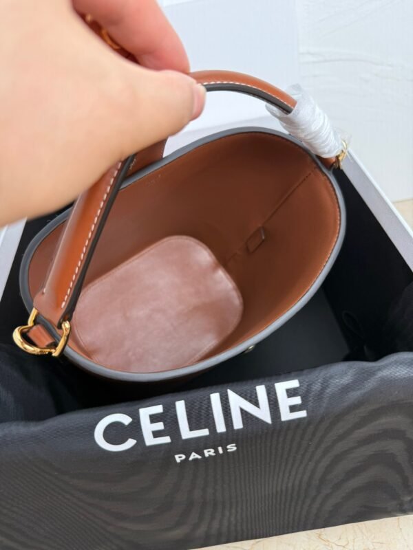 Celine Small Smooth Cowhide Leather Handbag Cowhide Material Premium Edition Bag Size: 16x19x12cm