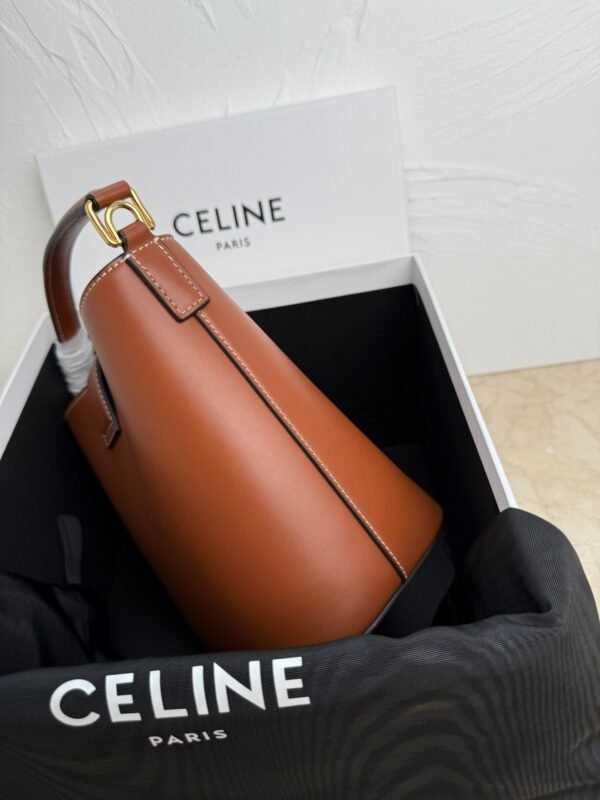 Celine Small Smooth Cowhide Leather Handbag Cowhide Material Premium Edition Bag Size: 16x19x12cm