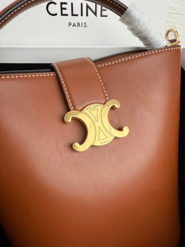 Celine Small Smooth Cowhide Leather Handbag Cowhide Material Premium Edition Bag Size: 16x19x12cm