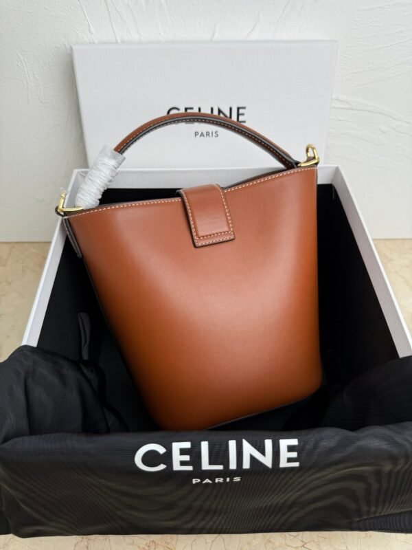 Celine Small Smooth Cowhide Leather Handbag Cowhide Material Premium Edition Bag Size: 16x19x12cm