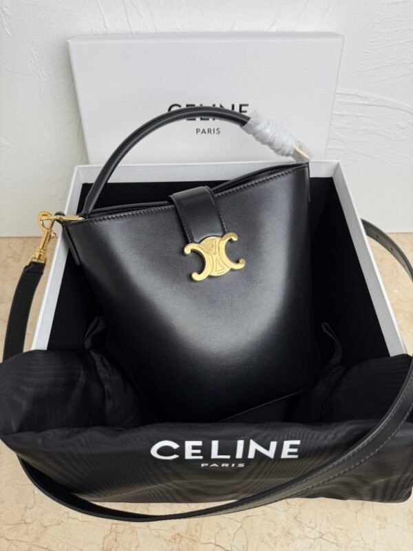 Celine Small Smooth Cowhide Leather Handbag Cowhide Material Premium Edition Bag Size: 16x19x12cm