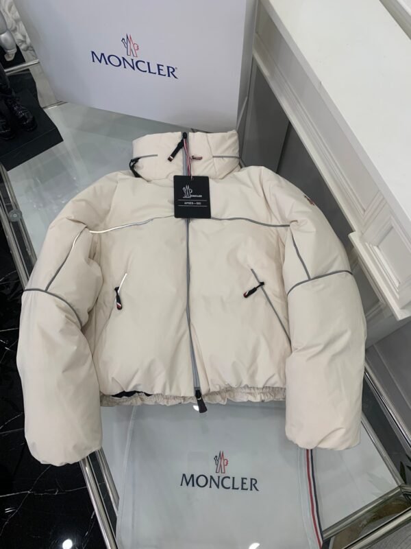 Moncler New Autumn and Winter Klais Women’s Stand Collar Short Down Jacket Reflective down jacket