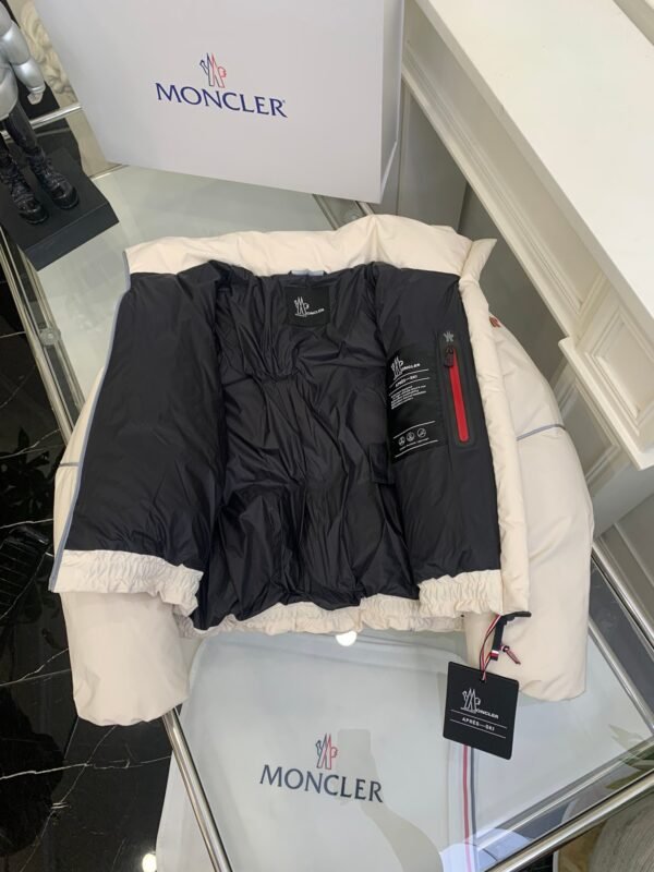 Moncler New Autumn and Winter Klais Women’s Stand Collar Short Down Jacket Reflective down jacket