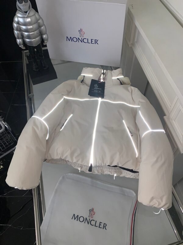 Moncler New Autumn and Winter Klais Women’s Stand Collar Short Down Jacket Reflective down jacket